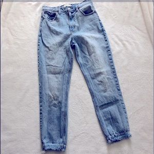 Abercrombie & Fitch High Rise Mom Jean-Size 28/6